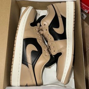 WMNS Air Jordan 1 Low